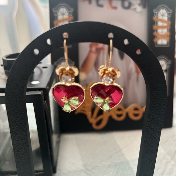 Betsey Johnson Heart Drop Bee Earrings NWOT - Picture 1 of 4